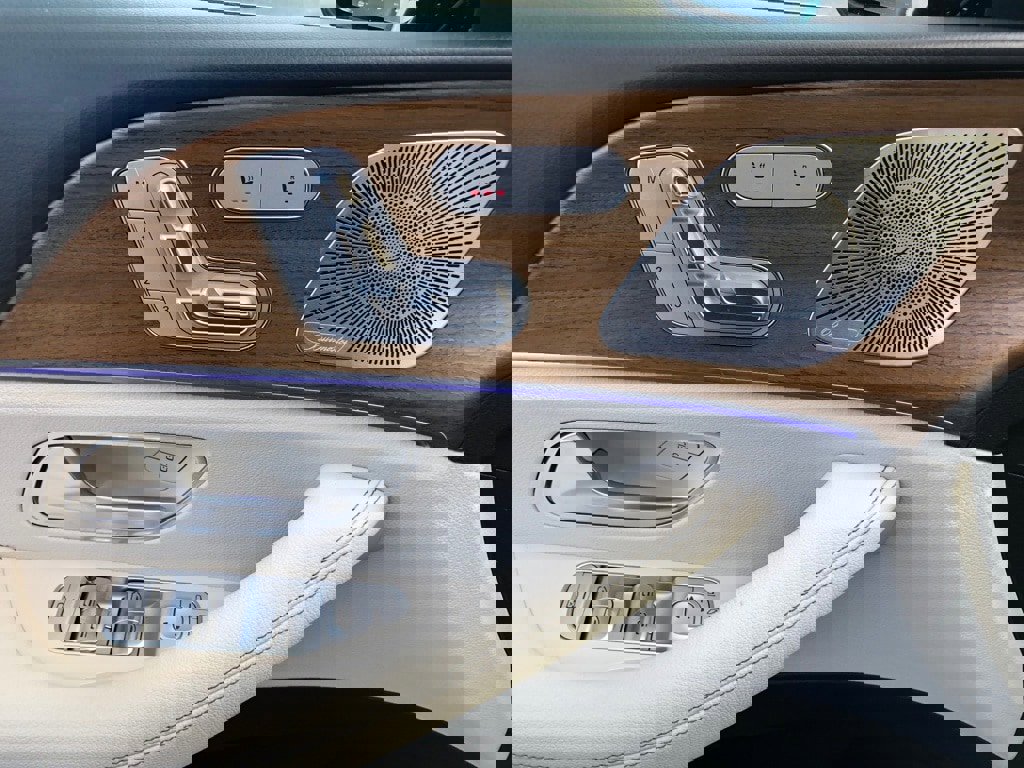 Used 2022 Mercedes-Benz GLE 350 4MATIC w/ Premium Package image 11