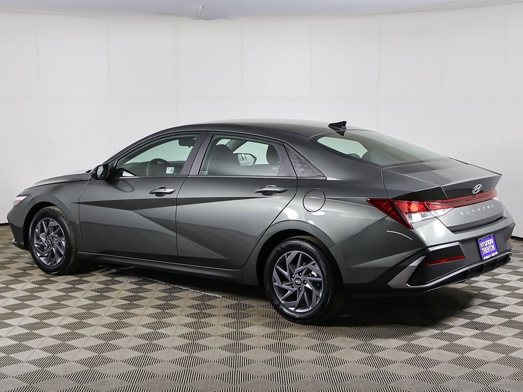 Used 2024 Hyundai Elantra SEL image 8