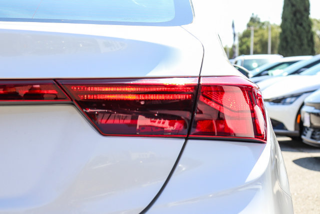 Used 2022 Kia Forte LXS w/ LXS Technology Package FWD image 9
