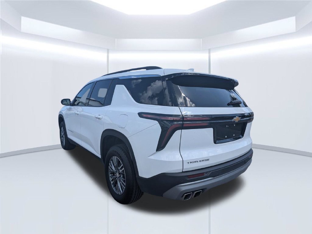 Used 2025 Chevrolet Traverse LT FWD image 4