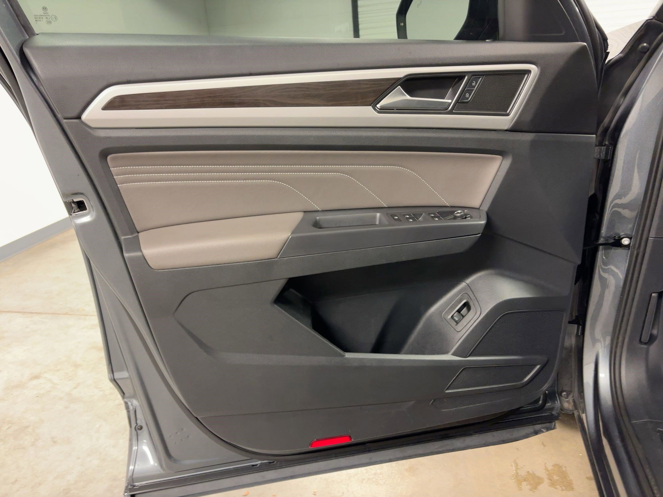 Used 2021 Volkswagen Atlas SE image 21