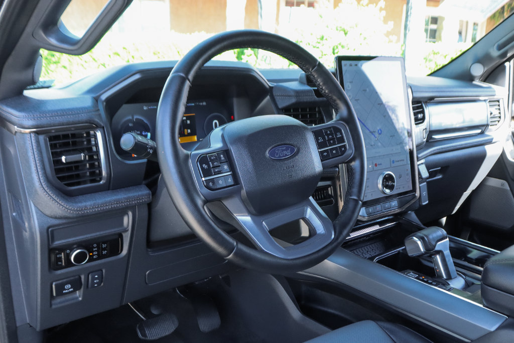 Used 2025 Ford F150 Lightning Lariat AWD/4WD image 19