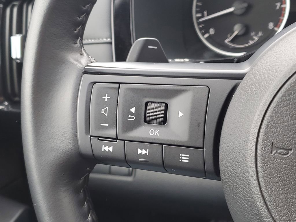 Used 2024 Nissan Pathfinder SV image 14