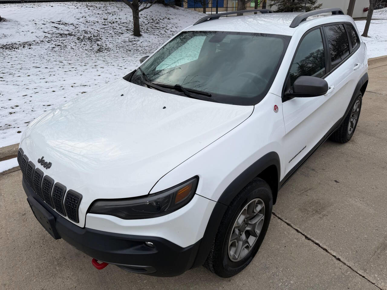 Used 2020 Jeep Cherokee Trailhawk AWD/4WD image 3