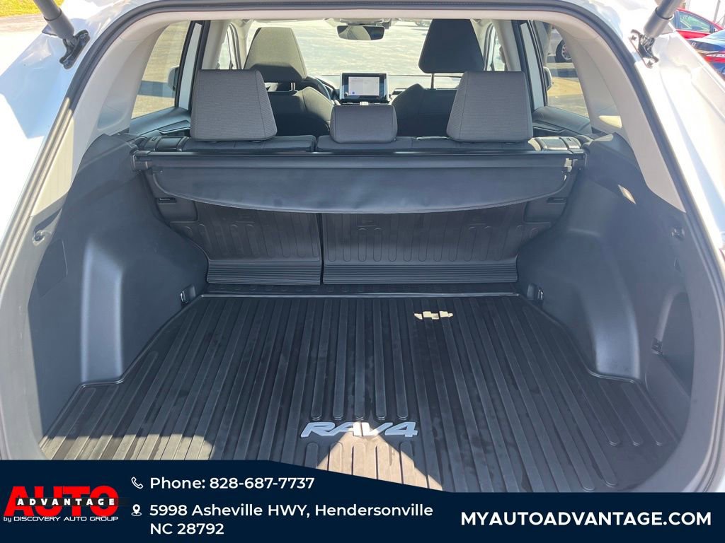 Used 2024 Toyota RAV4 XLE w/ Convenience Package image 28
