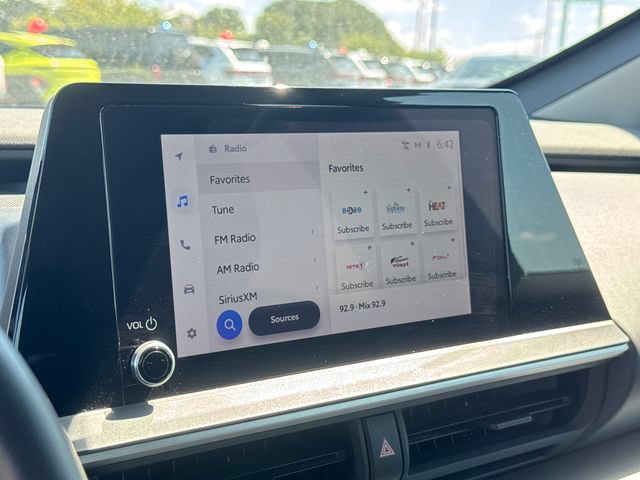 Used 2024 Toyota Prius LE FWD image 17