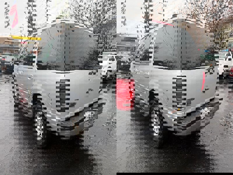 Used 2002 Ford Expedition XLT image 8