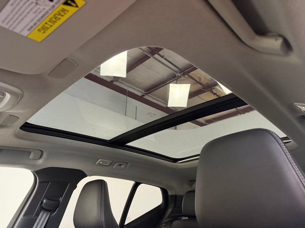 Used 2023 Volvo XC40 B5 Plus w/ Driver Assist Package AWD/4WD image 25