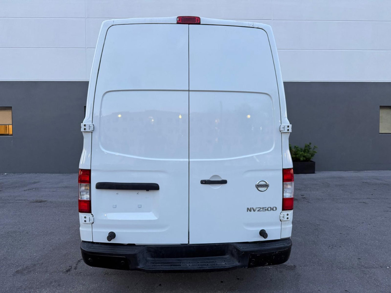 Used 2018 Nissan NV 2500 SV w/ Navigation Package image 6
