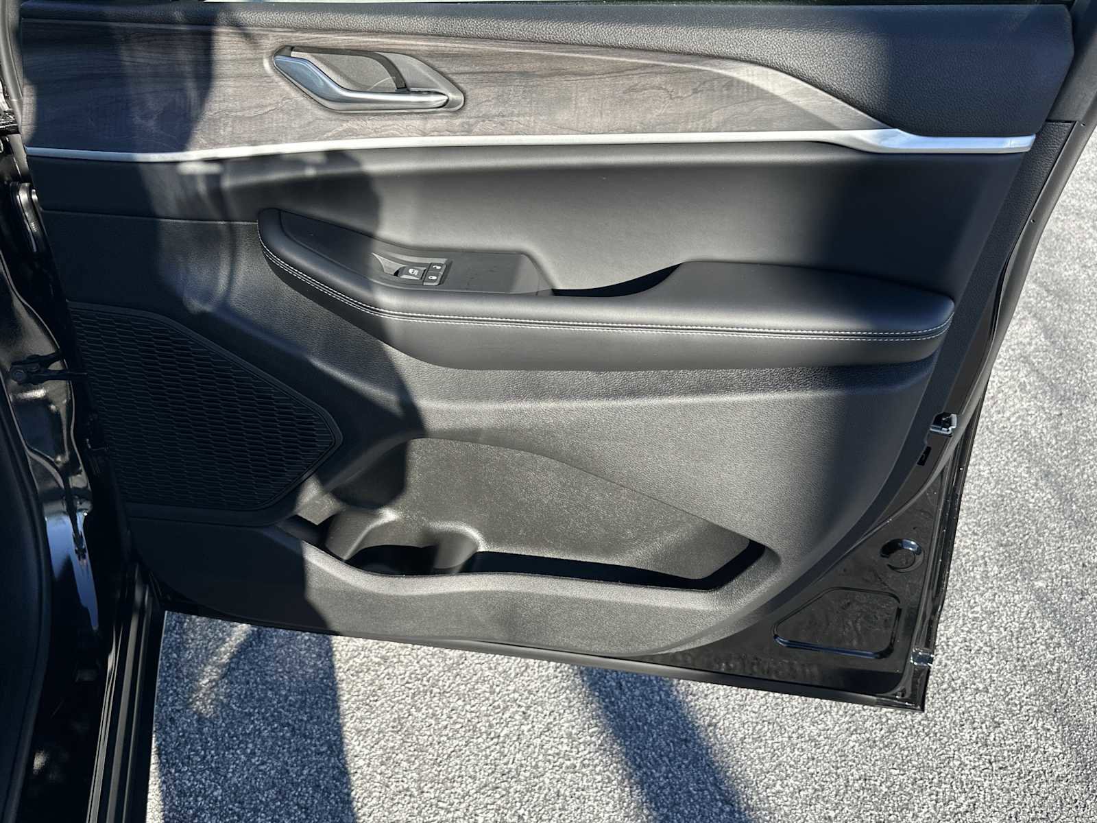 New 2025 Jeep Grand Cherokee L Limited image 14