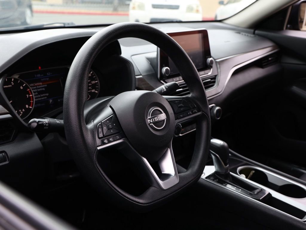 Used 2024 Nissan Altima 2.5 SV image 14