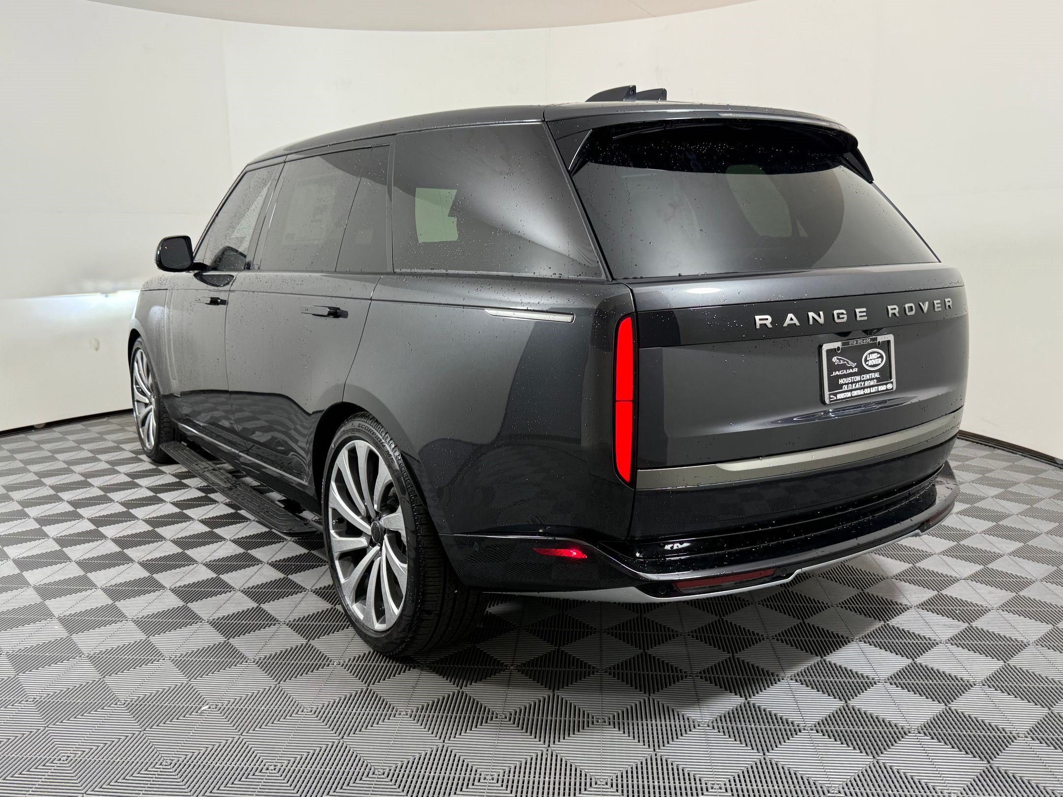 New 2026 Land Rover Range Rover Long Wheelbase SE AWD/4WD image 3