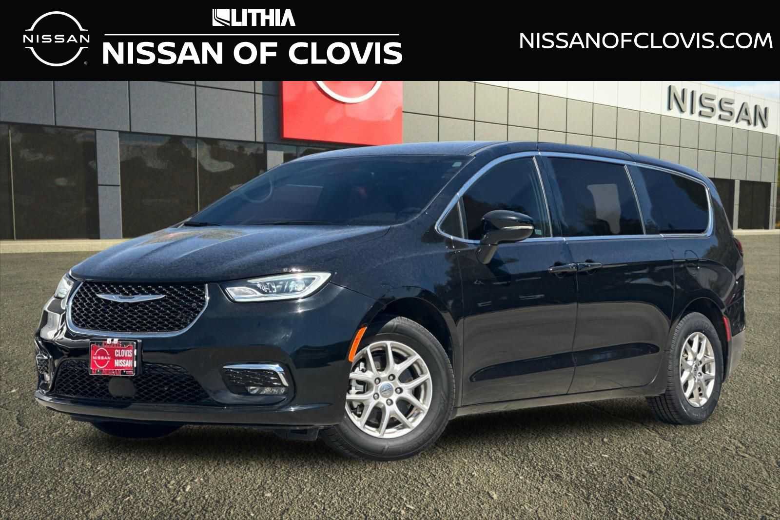 Used 2025 Chrysler Pacifica Select FWD image 1
