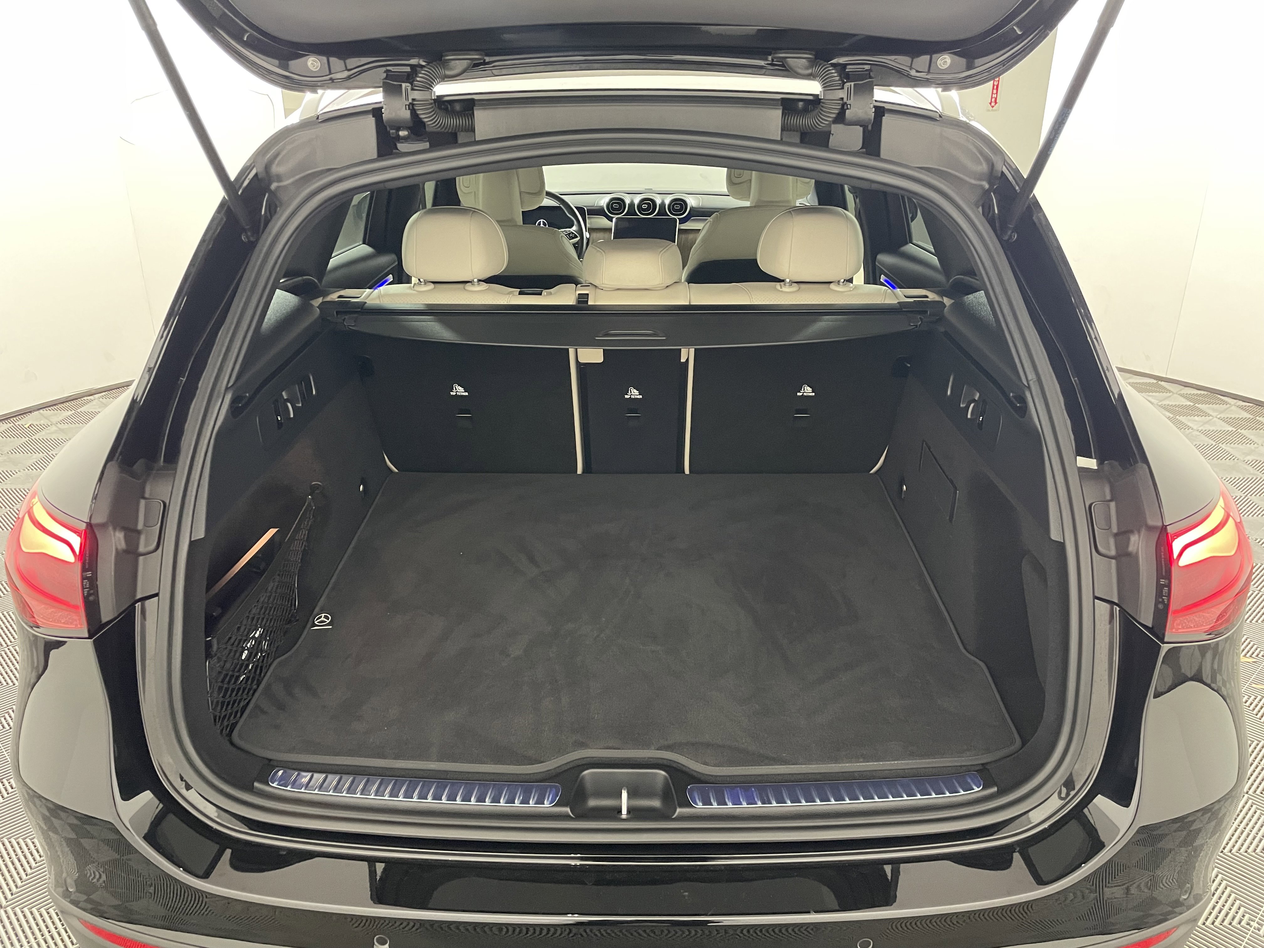 Used 2024 Mercedes-Benz GLC 300 4MATIC image 19