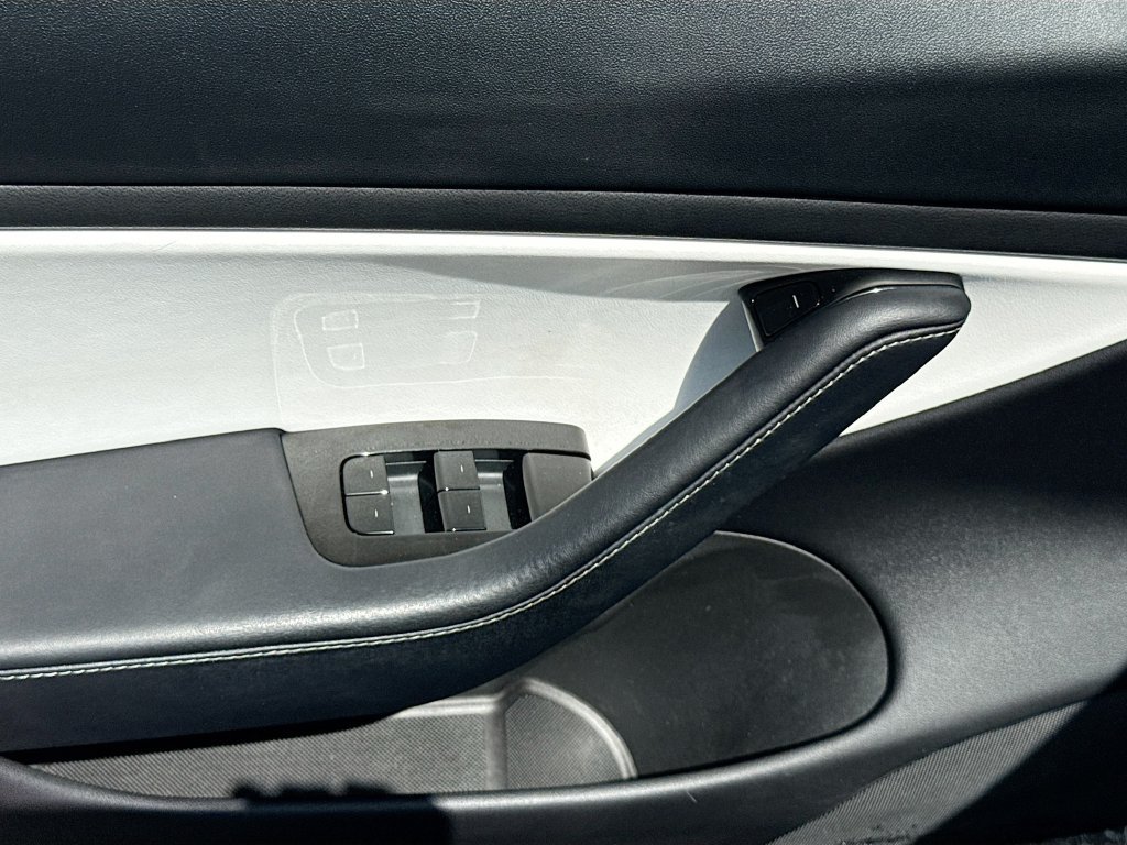 Used 2018 Tesla Model 3 Long Range AWD/4WD image 18