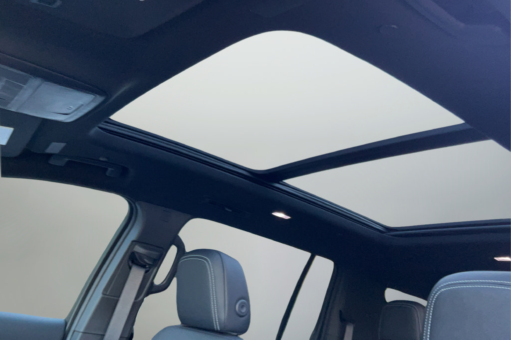 New 2027 Chevrolet Traverse LT w/ LPO, Floor Liner Package FWD image 16