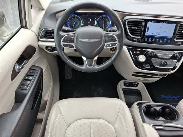 Used 2017 Chrysler Pacifica Touring-L Plus w/ Advanced Safetytec Group FWD image 14