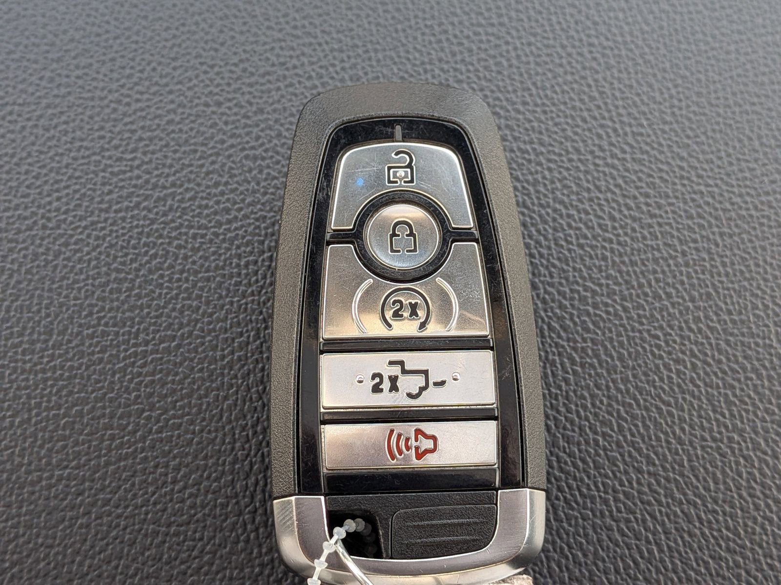 Certified 2026 Ford F250 Lariat w/ Black Appearance Package image 33