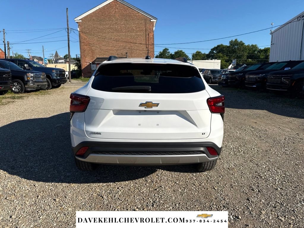 Used 2025 Chevrolet Trax LT FWD image 4
