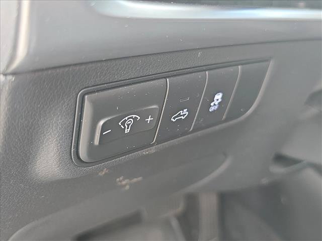 Used 2025 Hyundai Santa Cruz SE FWD image 9