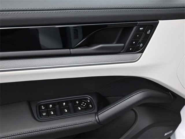 New 2025 Porsche Cayenne E-Hybrid image 8