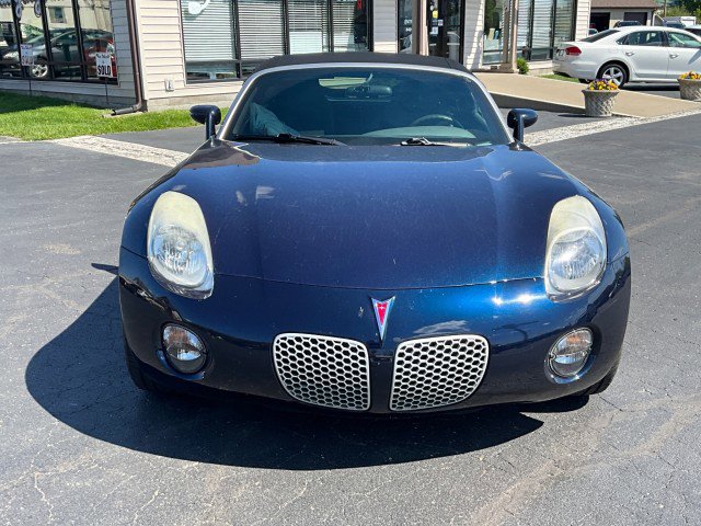 Used 2007 Pontiac Solstice Convertible w/ Premium Package RWD image 2