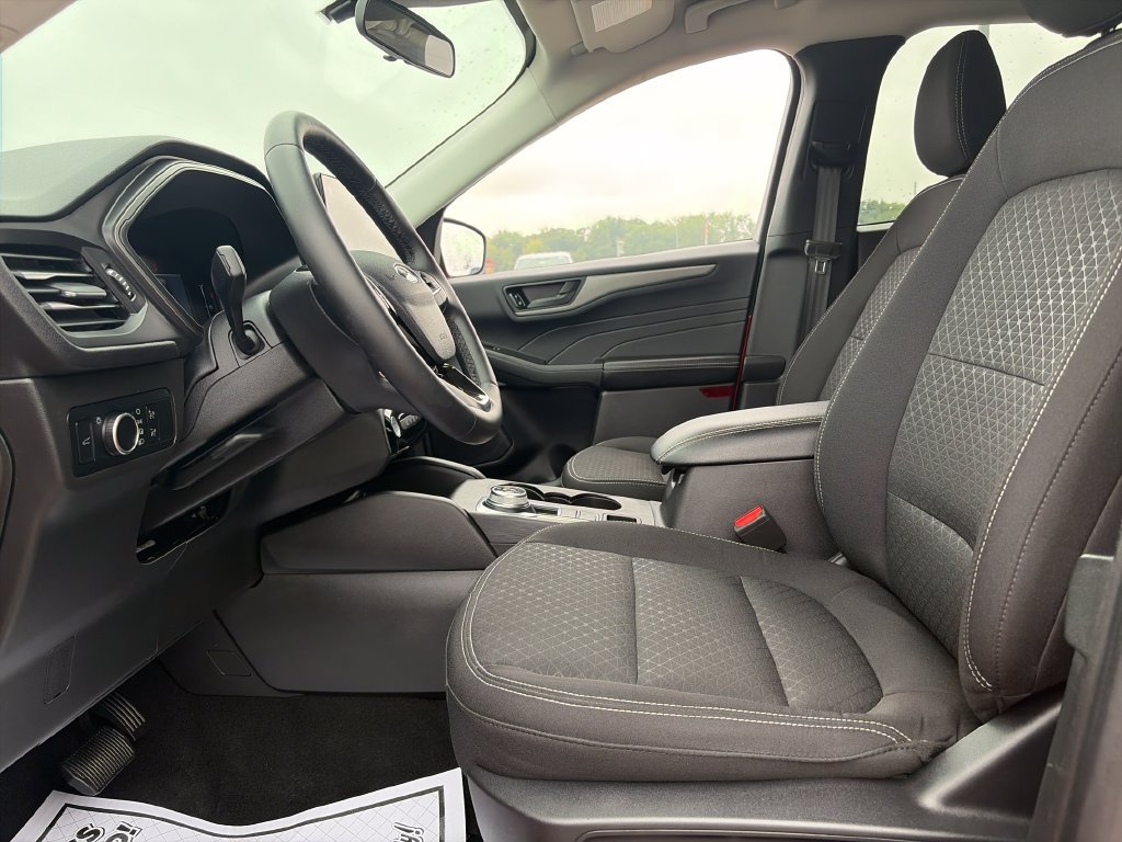 Used 2024 Ford Escape Active w/ Tech Pack #1 AWD/4WD image 16