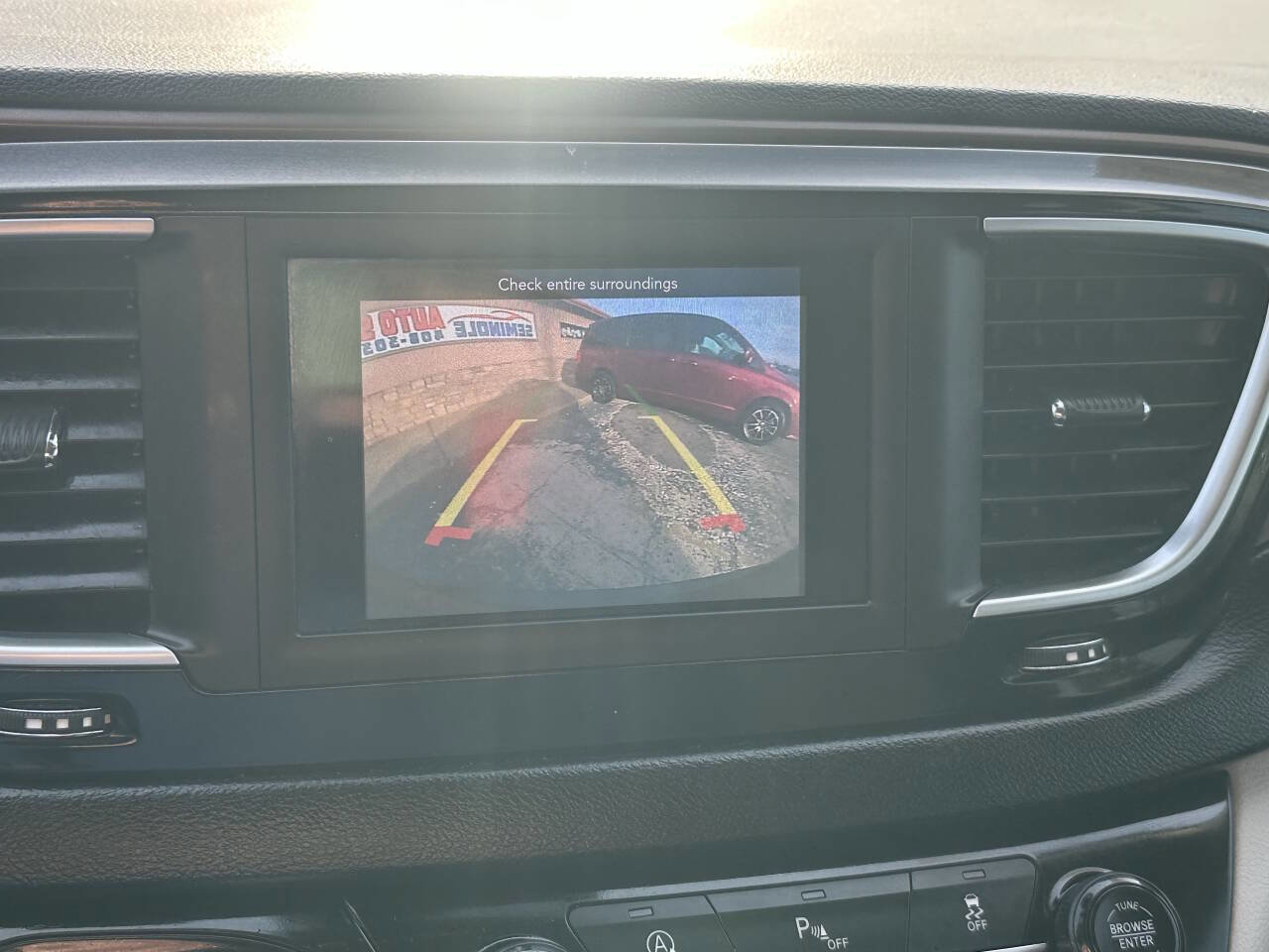 Used 2021 Chrysler Voyager L image 16