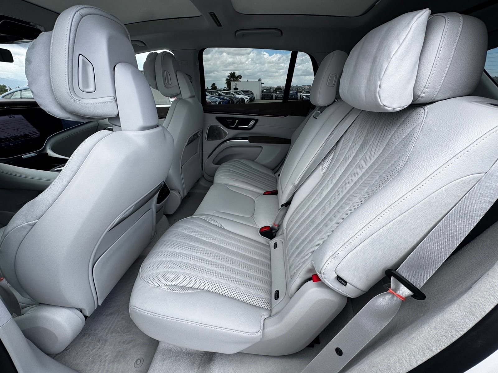 New 2026 Mercedes-Benz EQS 400 4MATIC SUV image 35