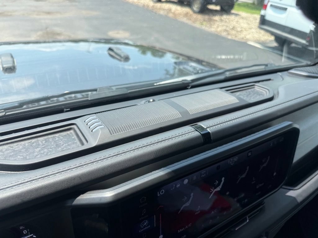 Used 2025 Jeep Wrangler Unlimited Sahara AWD/4WD image 23
