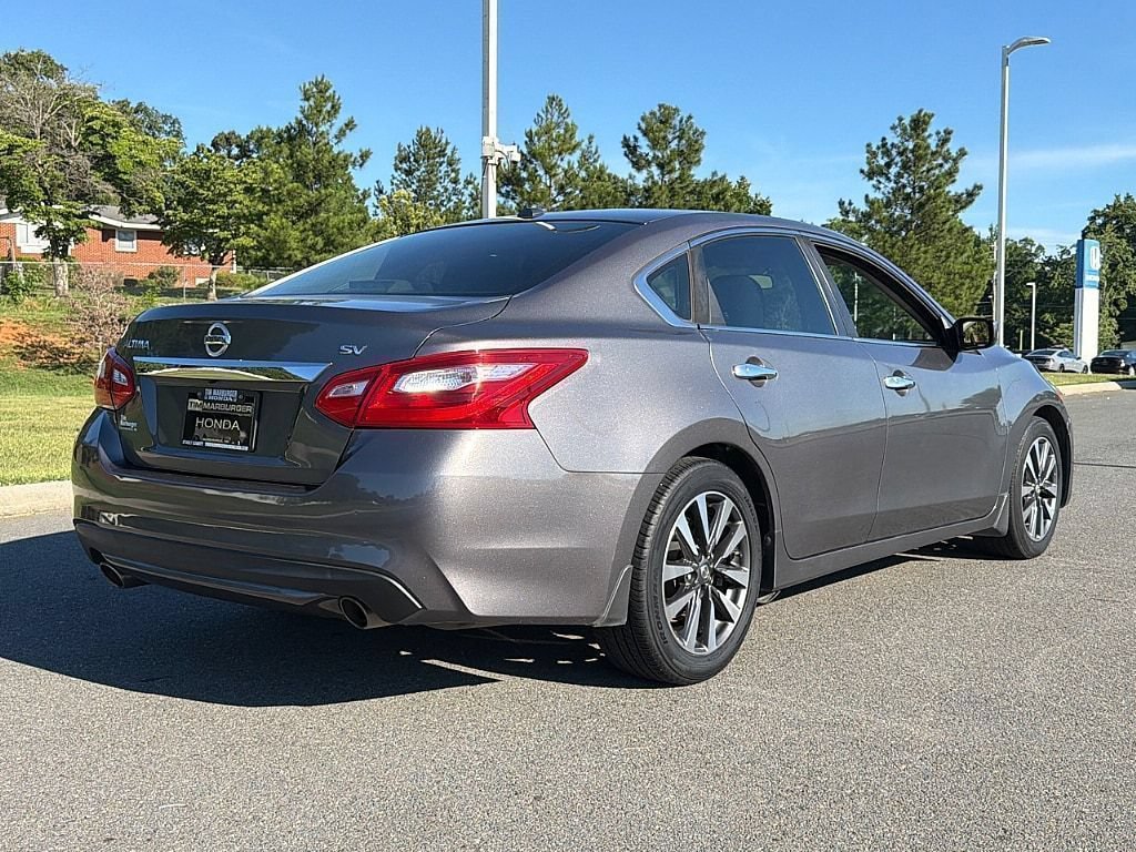 Used 2017 Nissan Altima 2.5 SV FWD image 2