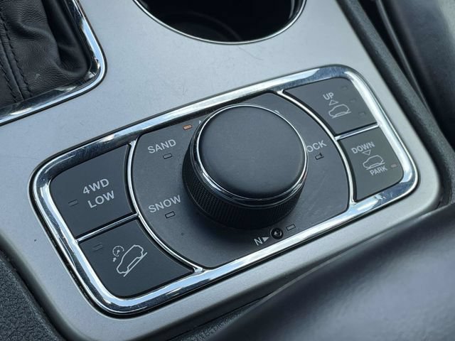 Used 2018 Jeep Grand Cherokee Overland AWD/4WD image 18