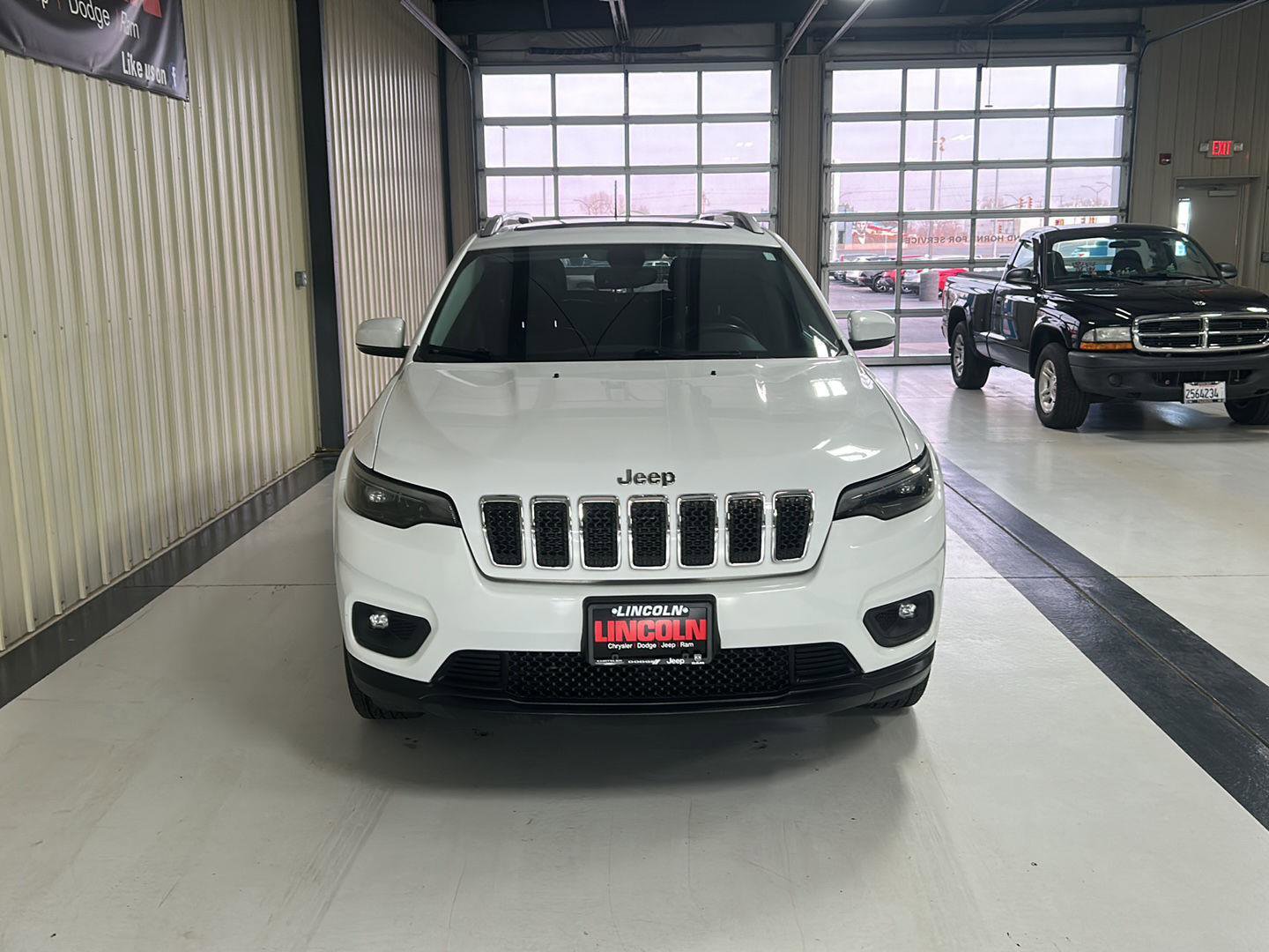 Used 2019 Jeep Cherokee Latitude Plus w/ Comfort/Convenience Group image 7