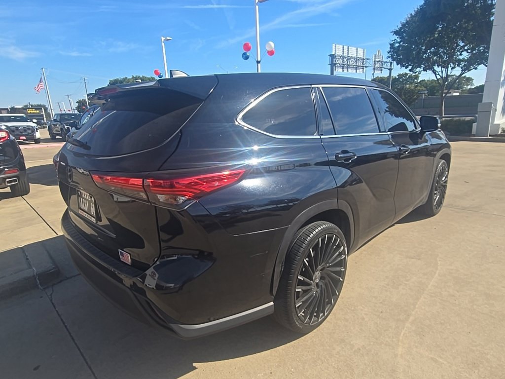 Used 2022 Toyota Highlander L FWD image 13