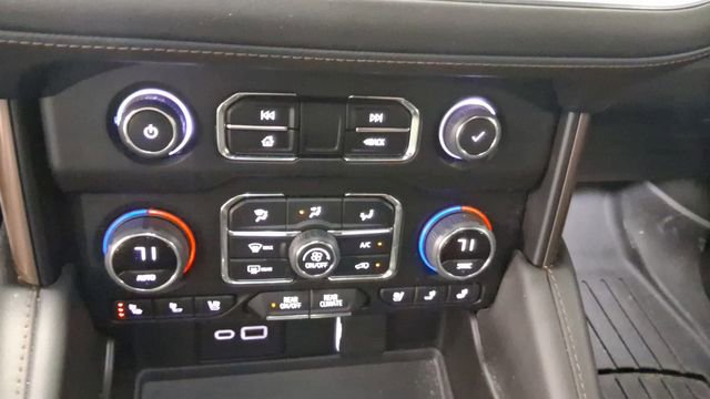 Used 2022 Chevrolet Suburban High Country image 28