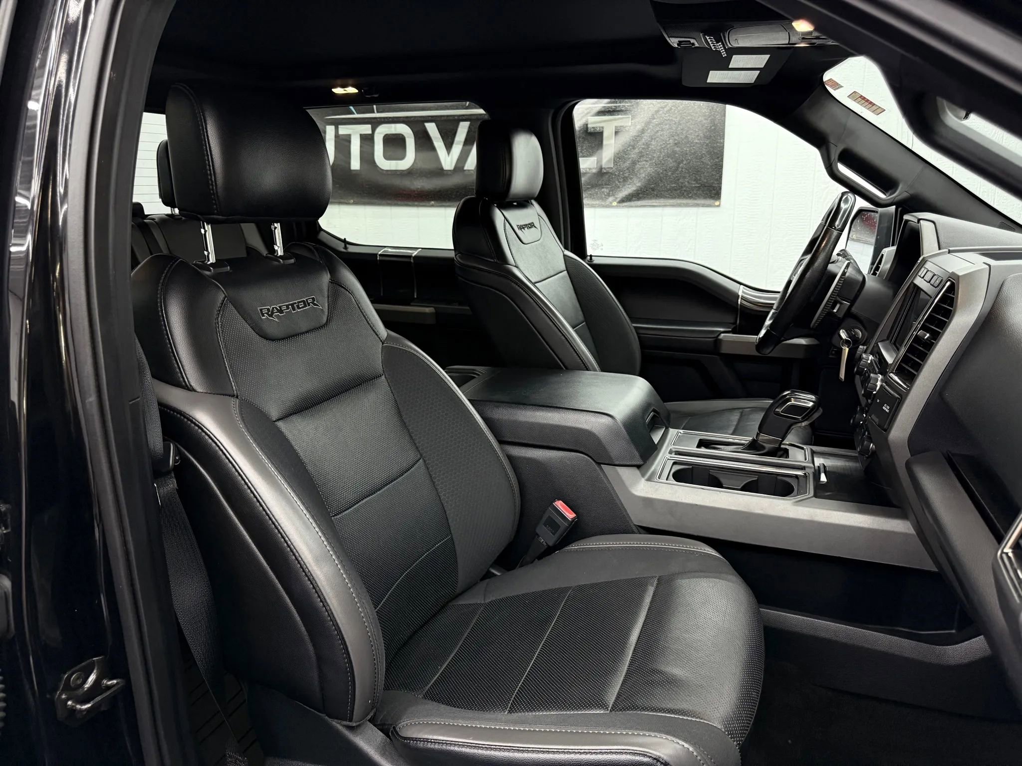 Used 2019 Ford F150 Raptor w/ Equipment Group 801A Mid image 8