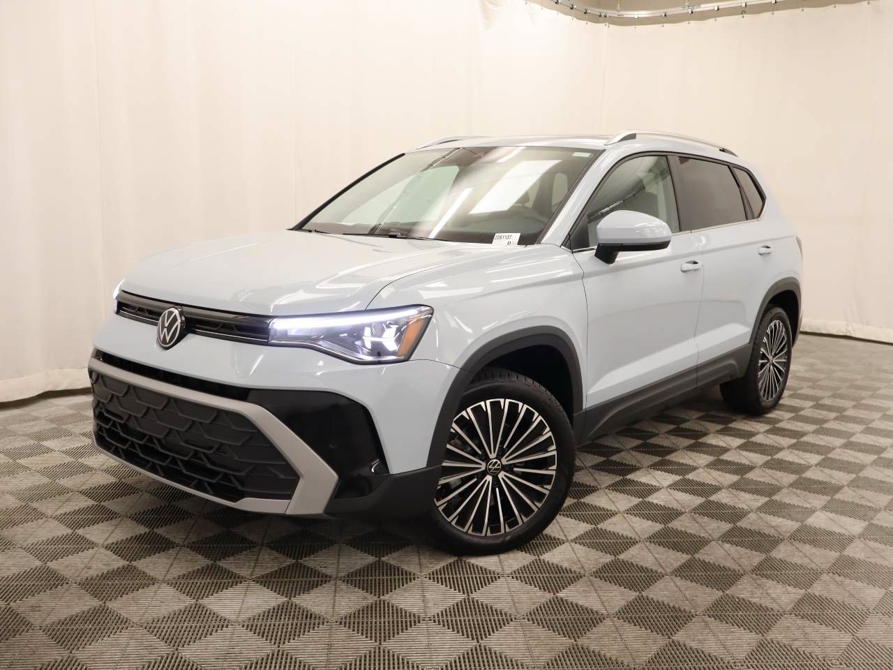 New 2026 Volkswagen Taos SE FWD image 1