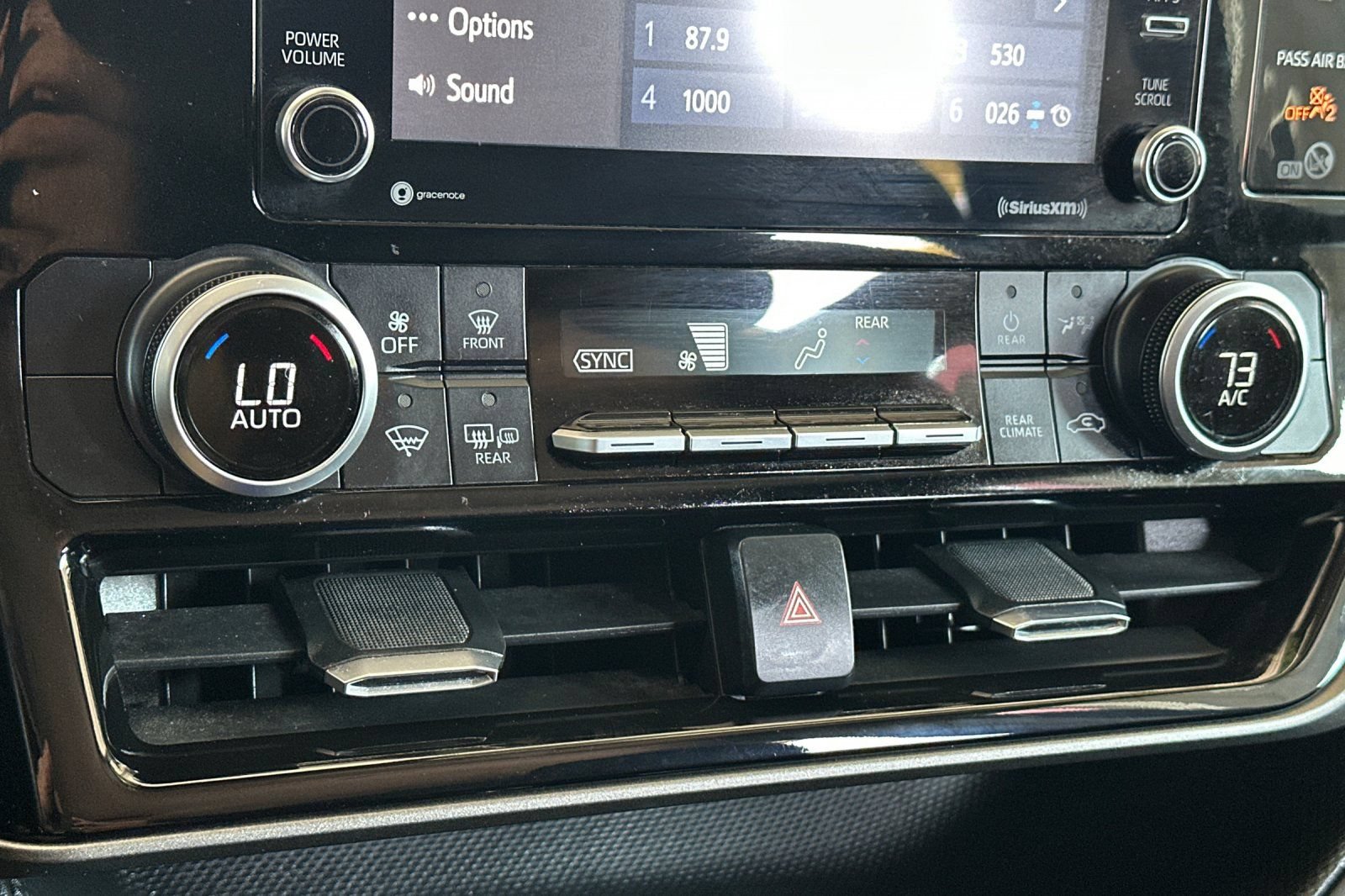 Used 2021 Toyota Highlander L FWD image 21
