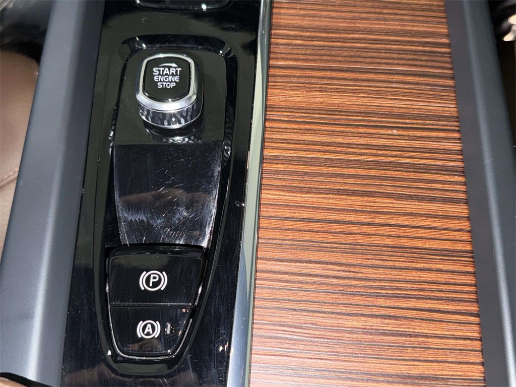 Used 2025 Volvo V60 B5 Cross Country Plus image 23