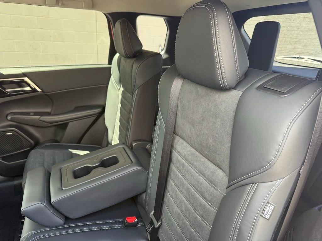 New 2026 Mitsubishi Outlander SE image 24
