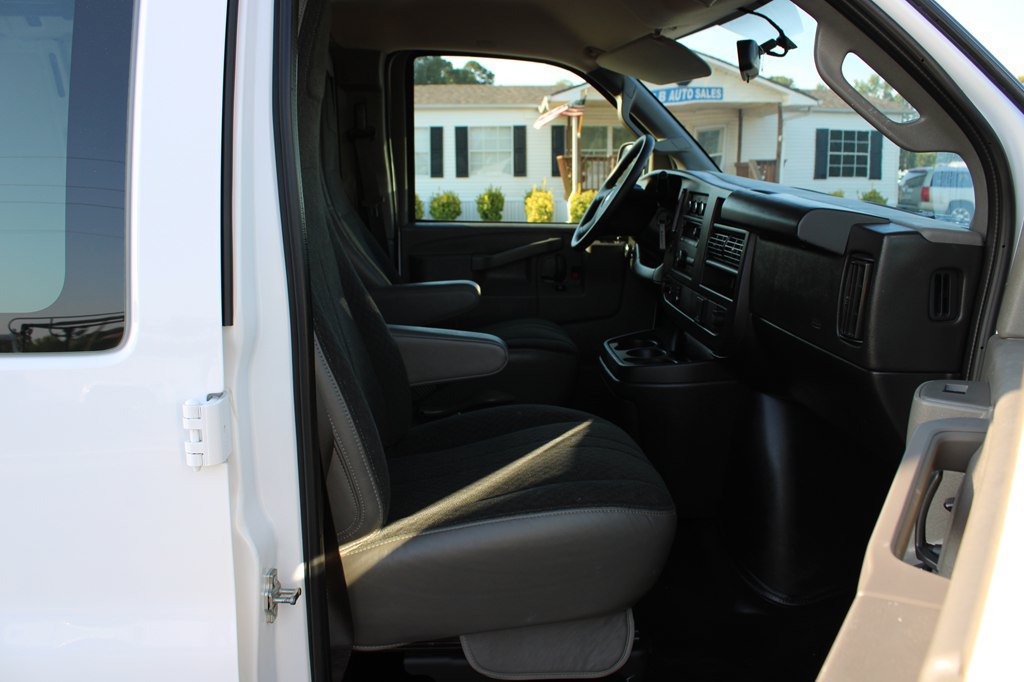 Used 2024 Chevrolet Express 2500 w/ Driver Convenience Package RWD image 21
