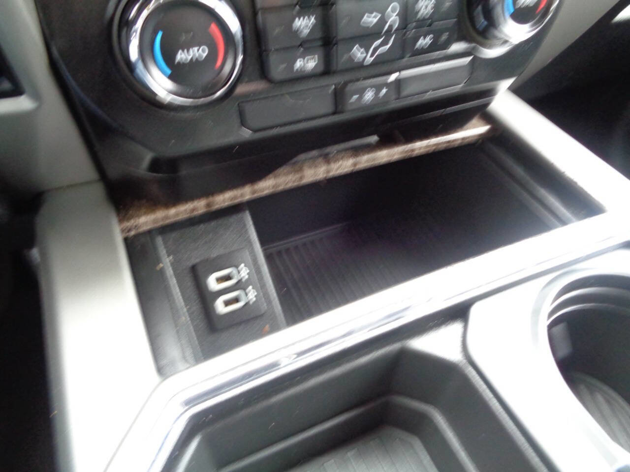 Used 2017 Ford F250 Lariat w/ Chrome Package image 75