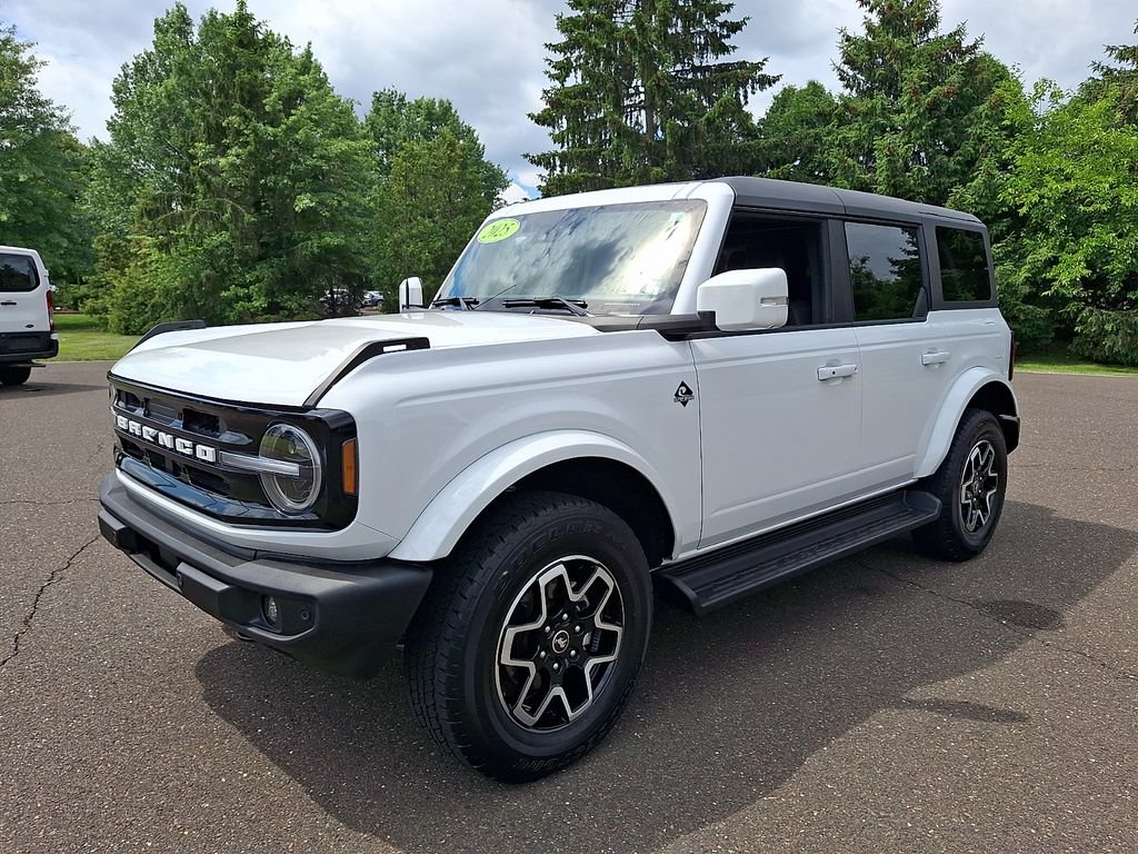 Used 2025 Ford Bronco Outer Banks AWD/4WD image 3