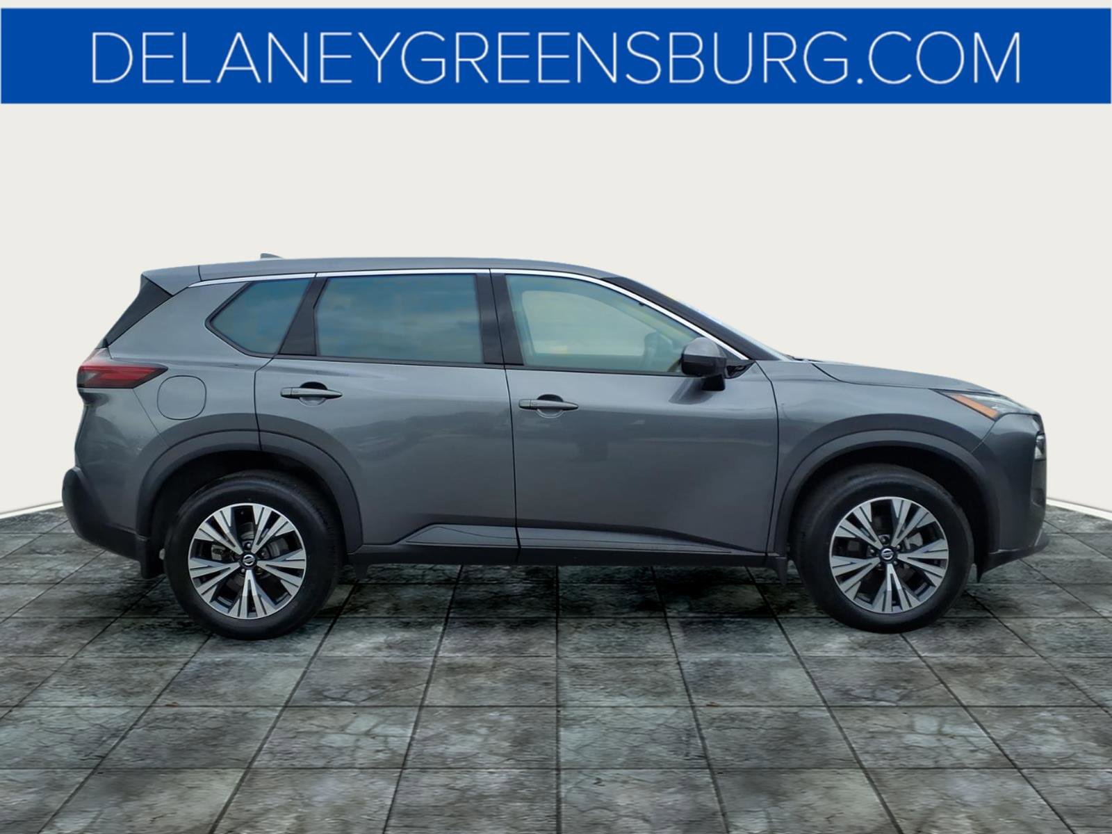 Used 2021 Nissan Rogue SV image 2