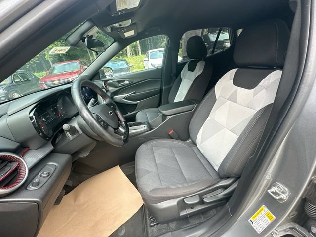 Used 2025 Chevrolet Trax RS w/ Driver Confidence Package FWD image 23