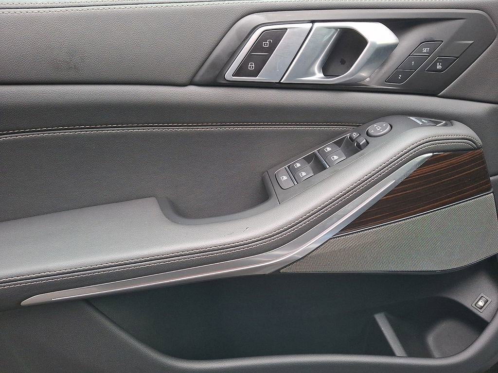 Used 2026 BMW X5 xDrive50e w/ Climate Comfort Package image 8