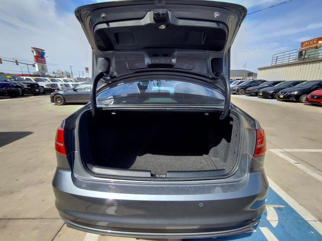 Used 2017 Volkswagen Jetta GLI FWD image 45