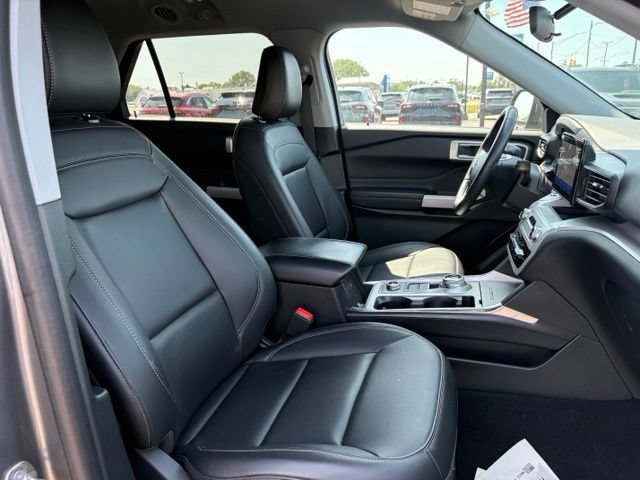 Used 2024 Ford Explorer XLT w/ Equipment Group 202A AWD/4WD image 11