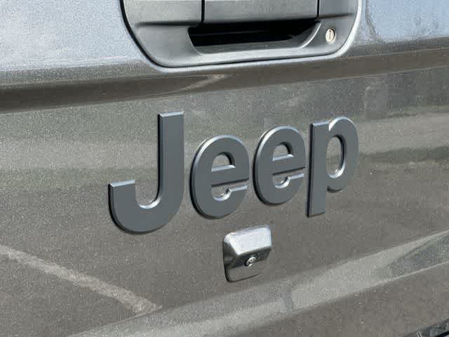 Used 2025 Jeep Gladiator Sport AWD/4WD image 26
