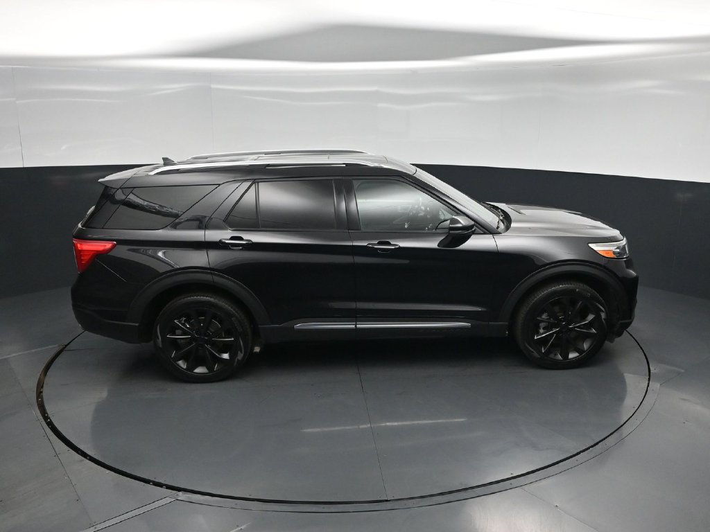 Certified 2022 Ford Explorer Platinum w/ Equipment Group 601A AWD/4WD image 40